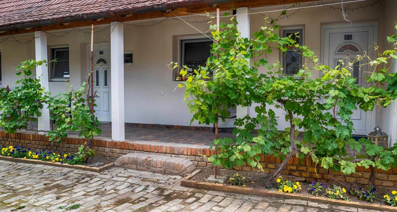 Julia Apartman Pacir Εξωτερικό φωτογραφία